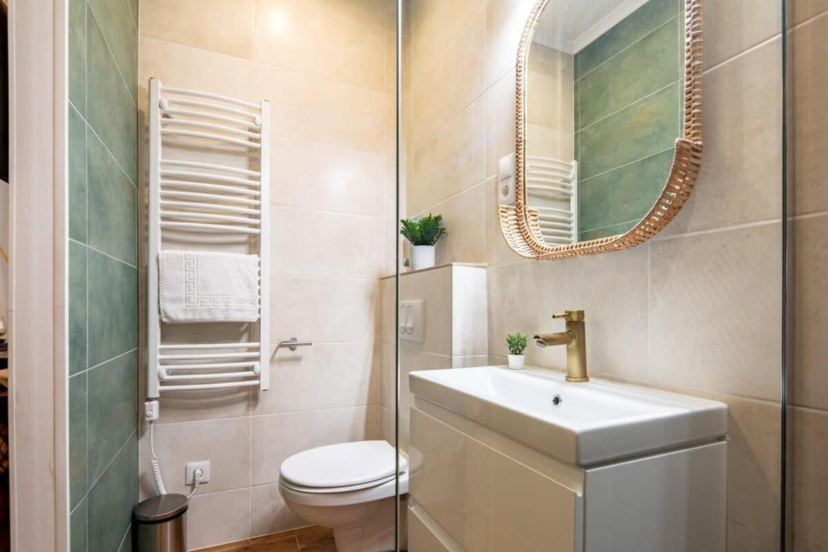 Unique Design - New - Budapest