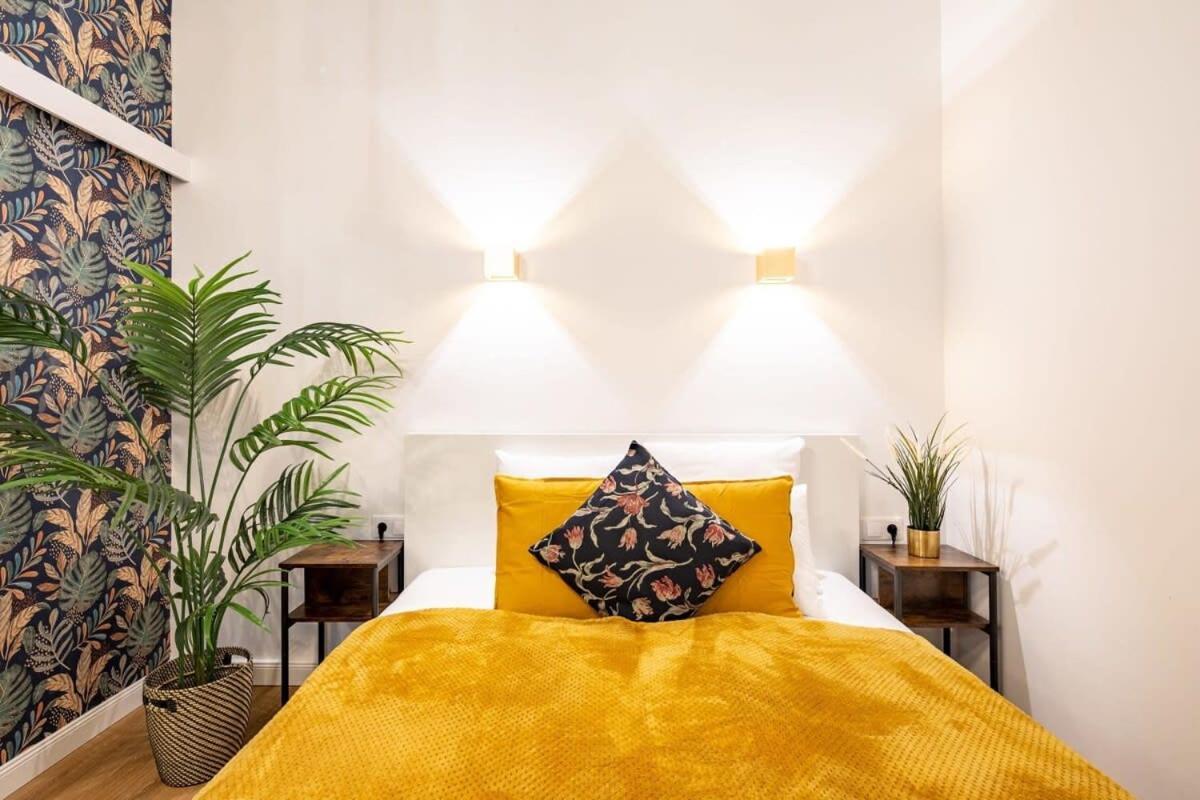 Unique Design - New - * Budapest
